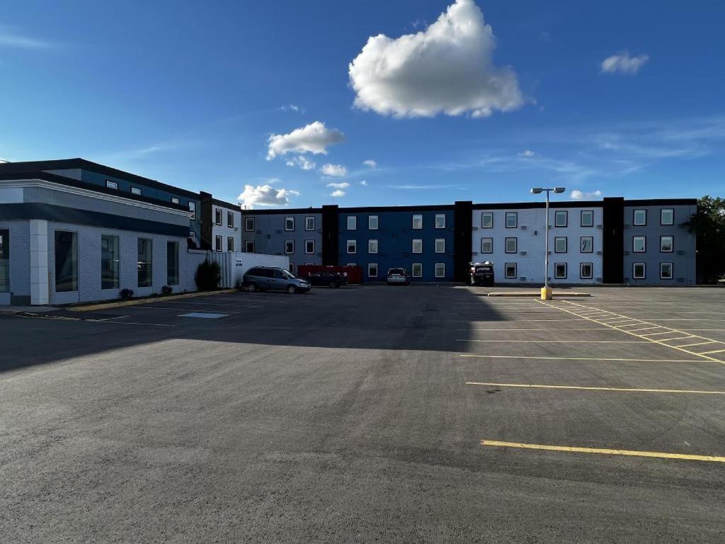 Travelodge By Wyndham Regina Exterior foto
